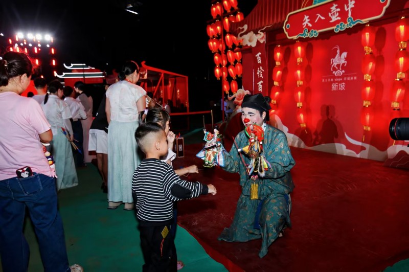 現(xiàn)場設置的各類民俗互動，讓市民游客沉浸其中。 主辦方供圖