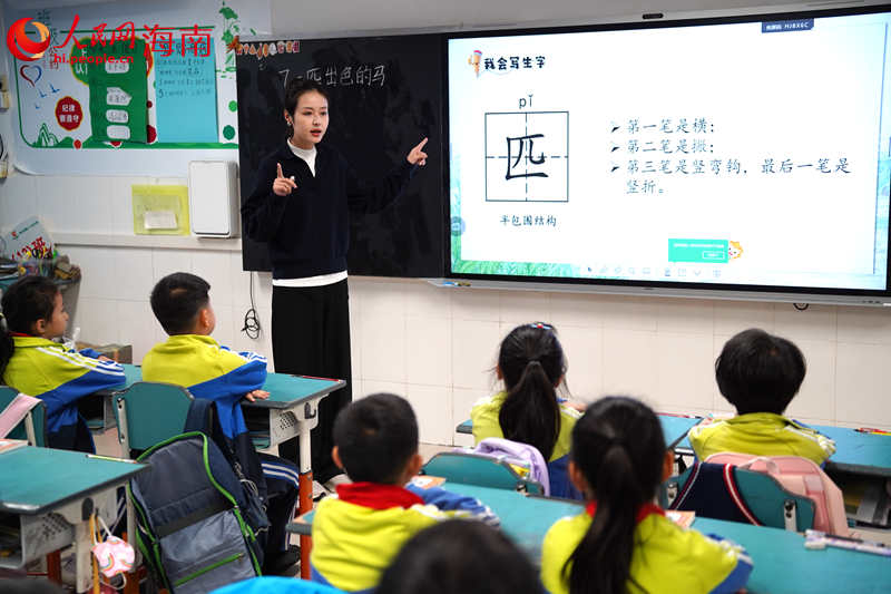 王芮在上課。 人民網記者 孟凡盛攝
