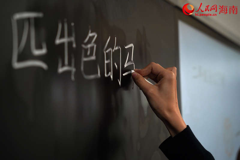 王芮在上課。 人民網記者 孟凡盛攝