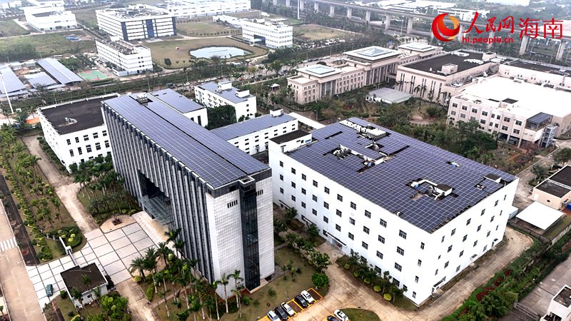 海南亞洲制藥股份有限公司廠區樓頂光伏板發電，可覆蓋廠區25%的用電量。人民網記者 符武平攝
