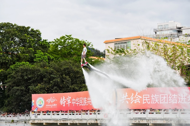 南圣河上飛龍舞