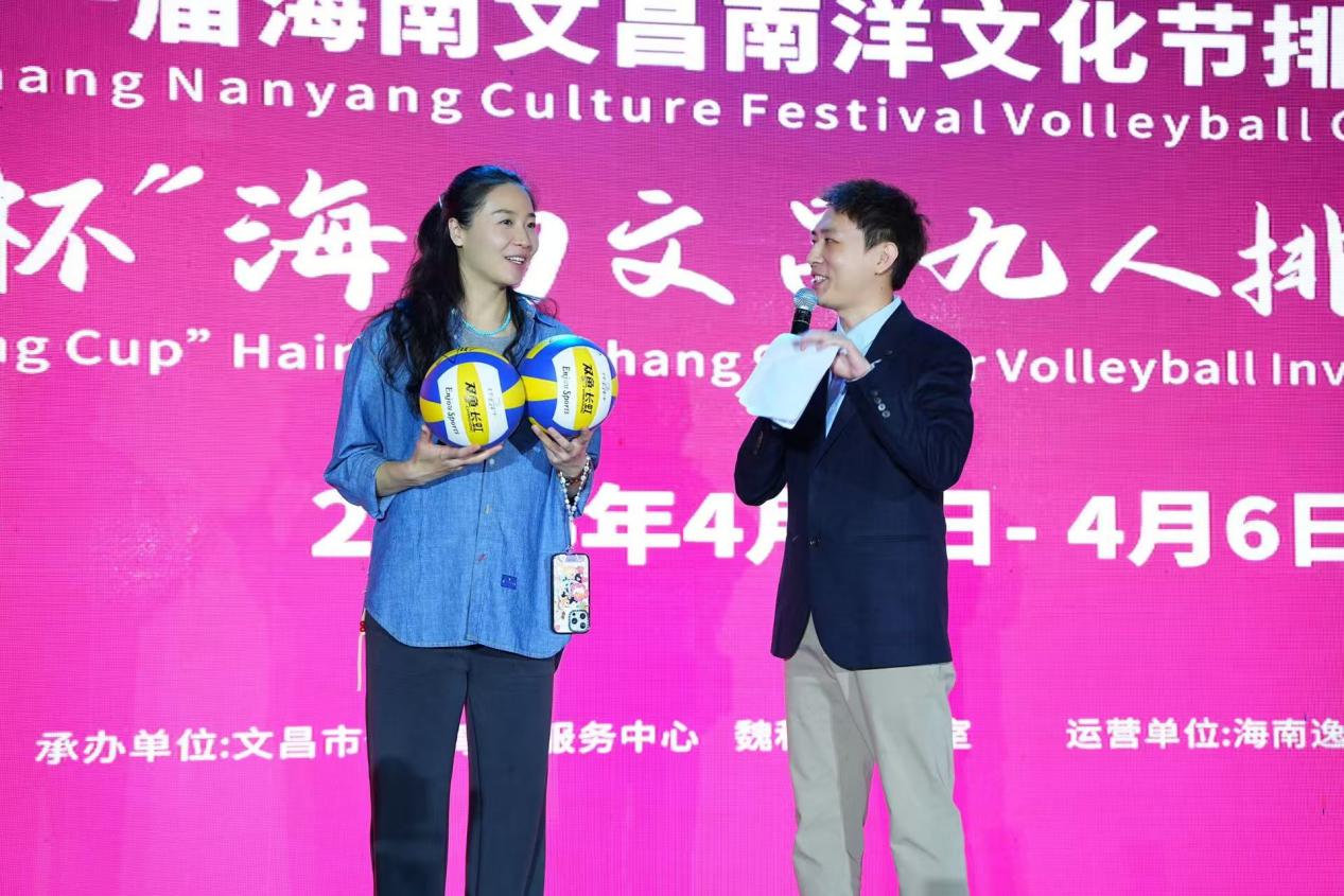 女排奧運冠軍魏秋月與觀眾互動。主辦方供圖
