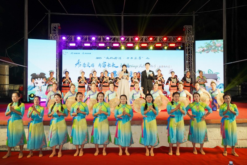 1、文德福Wonderful風(fēng)情文化節(jié)開幕式晚會(huì)在石浮村歡樂上演。.jpg