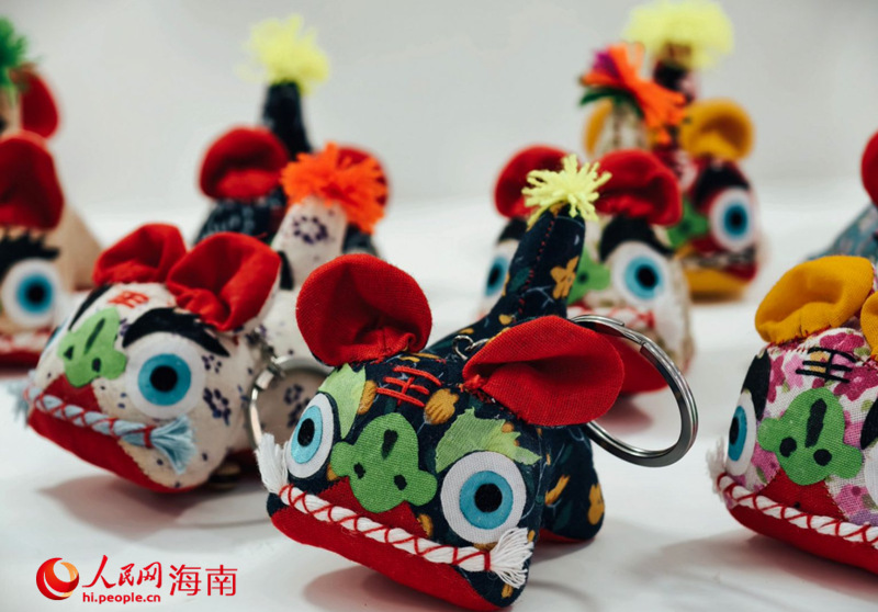 第五屆消博會山西館對外展示的布老虎（黎侯虎）產品。人民網 符澤民攝