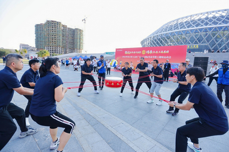 擊鼓顛球比賽現場。主辦方供圖