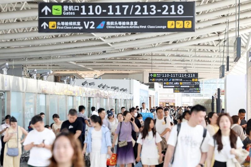 三亞鳳凰國際機場航站樓出行客流。三亞鳳凰國際機場供圖