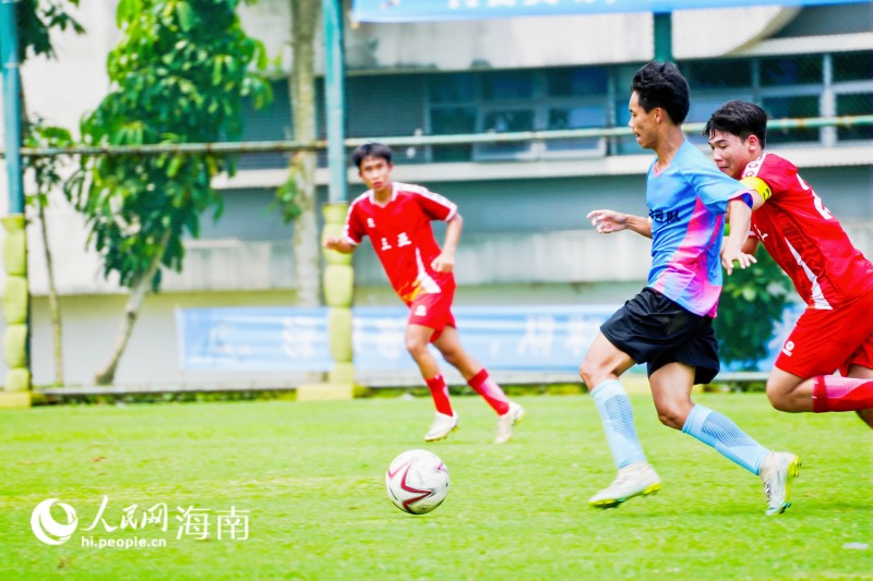 4、綠茵場上你追我趕，斗志頑強。.jpg