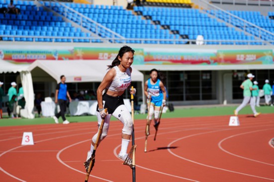 高腳競速女子400米比賽。馬那甫攝